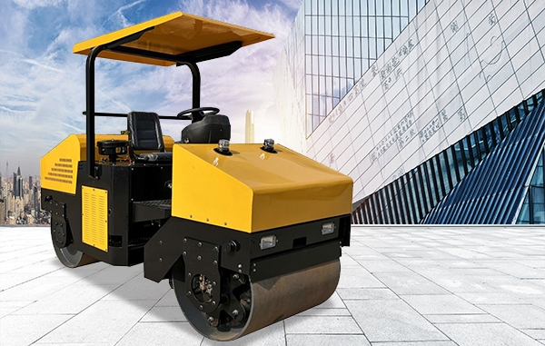 「小型壓路機」發(fā)動機的工作原理及保養(yǎng)的重要性